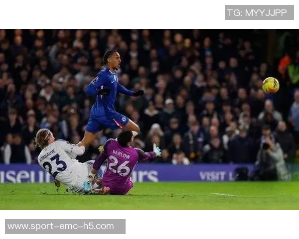 霍伊伦在弧顶位置转身抽射被门将精彩扑救，射门角度极佳但未能破门