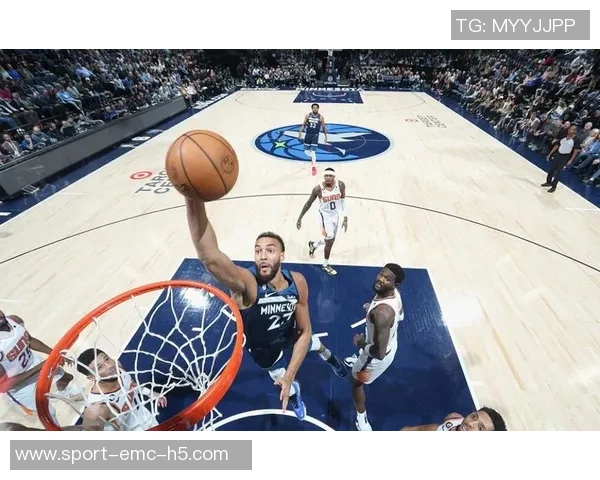 戈贝尔半场表现抢眼7投6中斩获12分7篮板1盖帽多次快攻扣篮展现实力